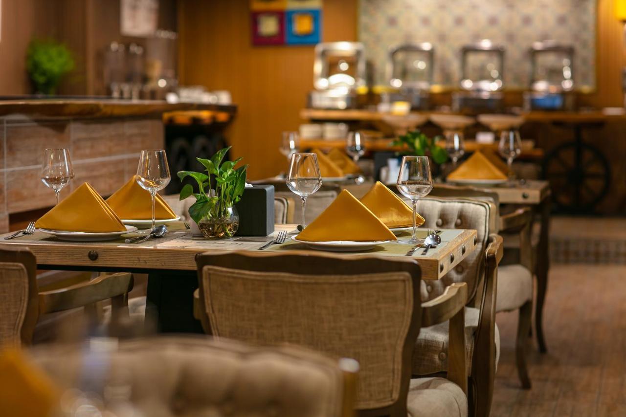 Nesta Hotel Saigon Хошимін Екстер'єр фото